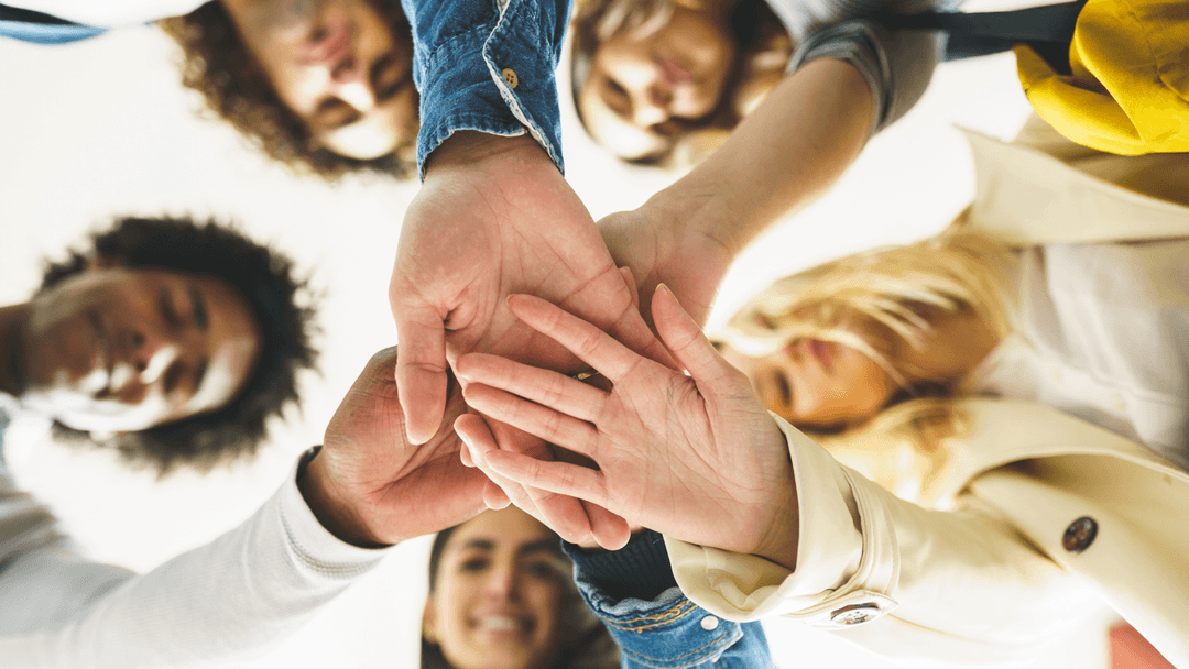 Ungdomar som stöttar varandra